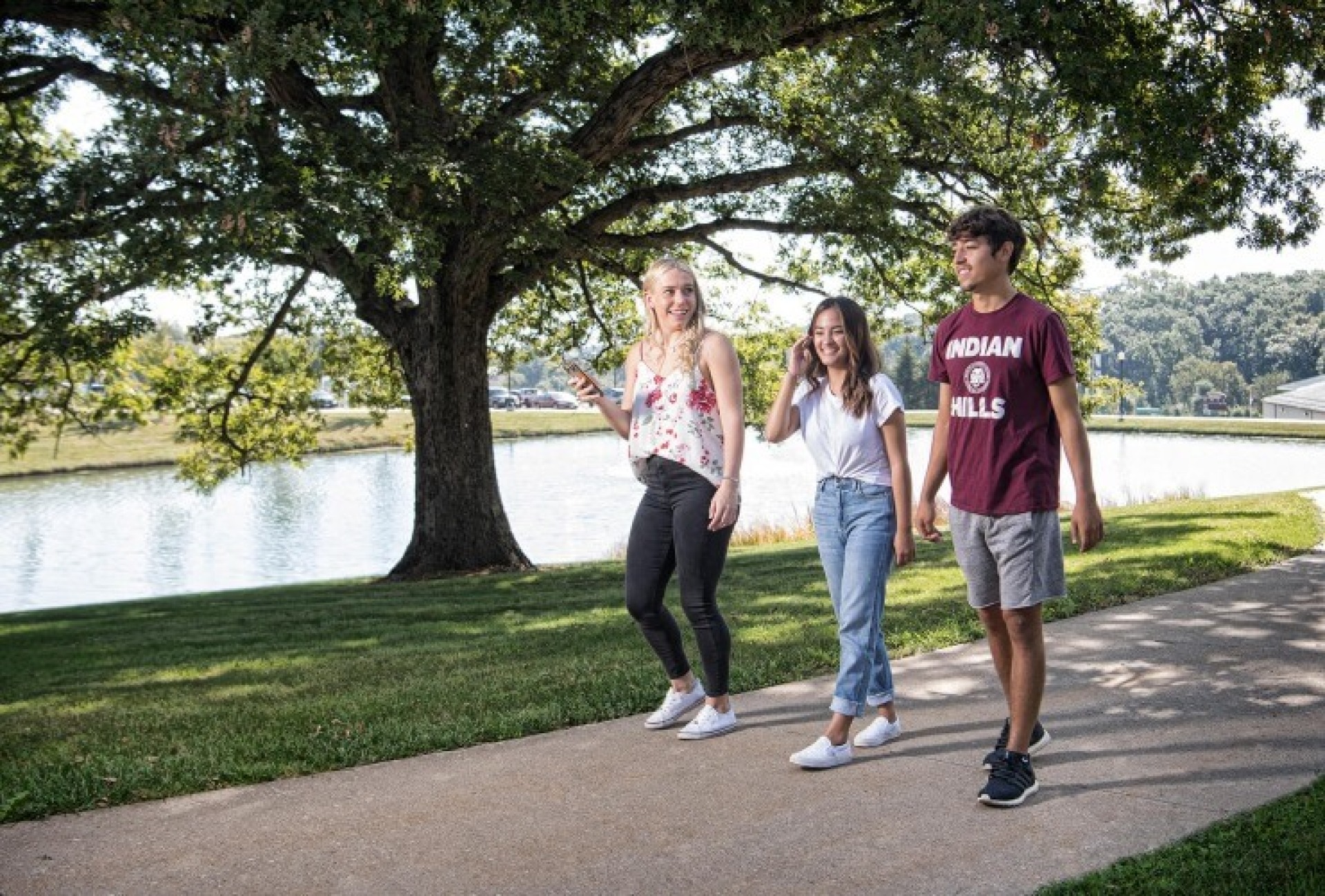 Students walking along a path at Indian Hills Community College